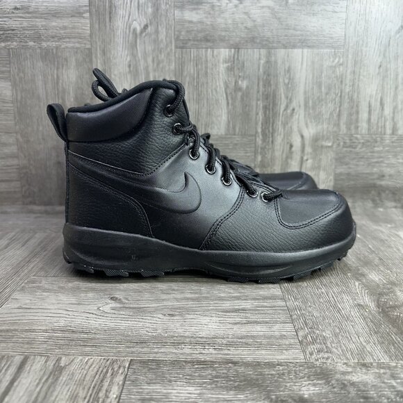 Nike Manoa Youth size 5.5Y Triple Black Boots HF0750-001 - Picture 1 of 8